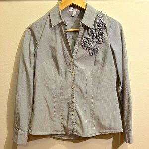 Ann Taylor LOFT long sleeves shirt with ruffles pattern